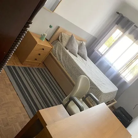 Apartamento Quarto De Solteiro Com Cama De Casal *